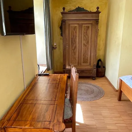 Lindenhof Chezartistes Loose